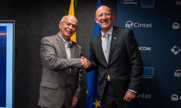 Above photo: CINTEL's Manuel Martinez (left)0 with the EU's François Roudié.