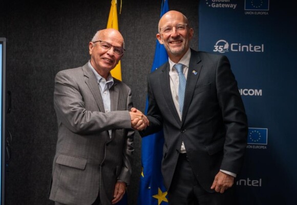 Above photo: CINTEL's Manuel Martinez (left)0 with the EU's François Roudié.